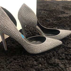 Steve Madden “Dasies-R” silver rhinestone pumps